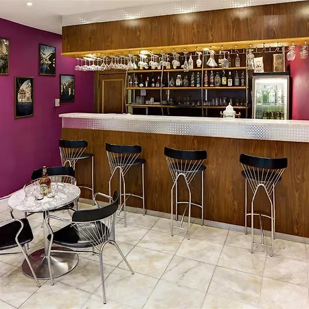 Luxury Family Bila Labut 酒店 4*