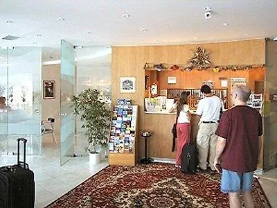 Luxury Family Bila Labut 4* براغ